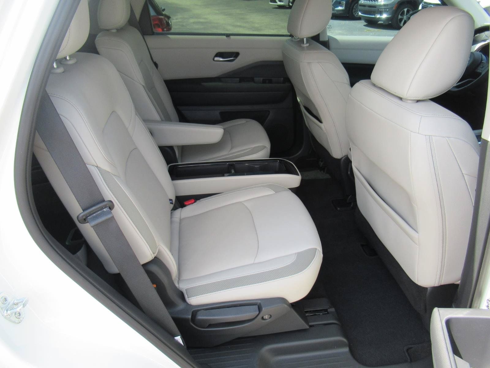 Used 2024 Nissan Pathfinder SL w/ SL Premium Package FWD image 32