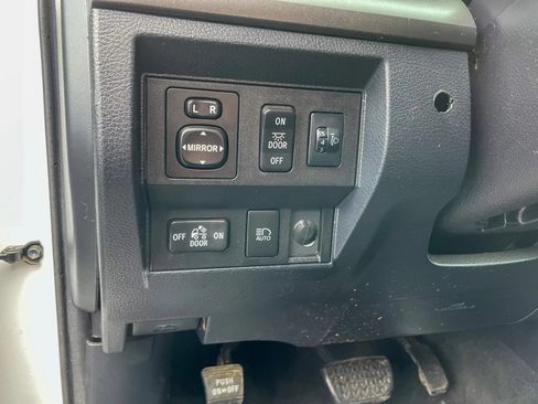 Used 2019 Toyota Tundra SR5 AWD/4WD image 13