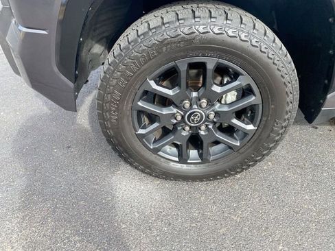 Used 2022 Toyota Tundra Platinum w/ Advanced Package image 10
