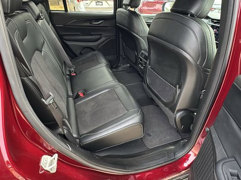 Used 2024 Jeep Grand Cherokee Altitude image 30