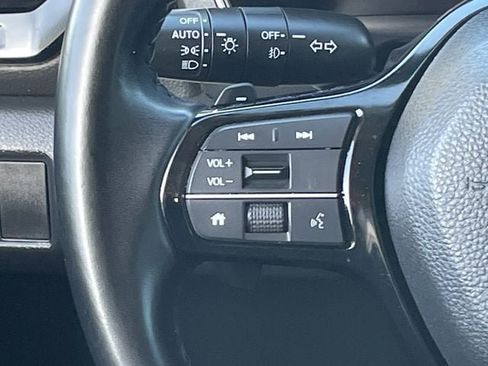 Used 2025 Honda Pilot EX-L image 13
