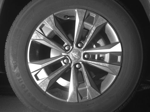 Used 2025 Chevrolet Equinox LT FWD image 13