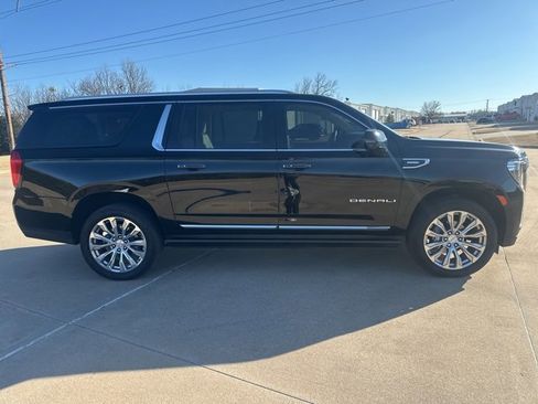 Used 2023 GMC Yukon XL Denali image 6