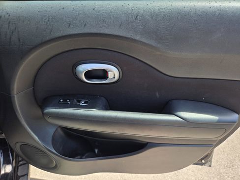Used 2018 Kia Soul + FWD image 12