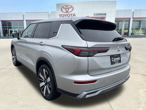 Used 2025 Mitsubishi Outlander SE AWD/4WD image 4