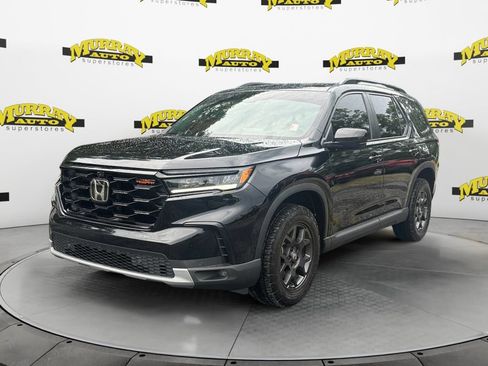 Used 2025 Honda Pilot TrailSport image 1