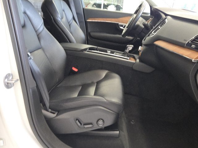 Used 2022 Volvo XC90 T6 Momentum w/ Advanced Package AWD/4WD image 3