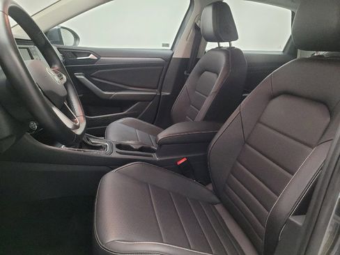 Used 2024 Volkswagen Jetta SE FWD image 17
