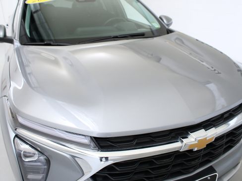 Used 2024 Chevrolet Trax LT w/ Driver Confidence Package FWD image 14