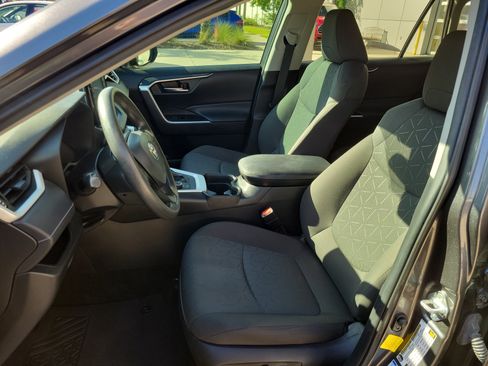 Used 2021 Toyota RAV4 XLE AWD/4WD image 13