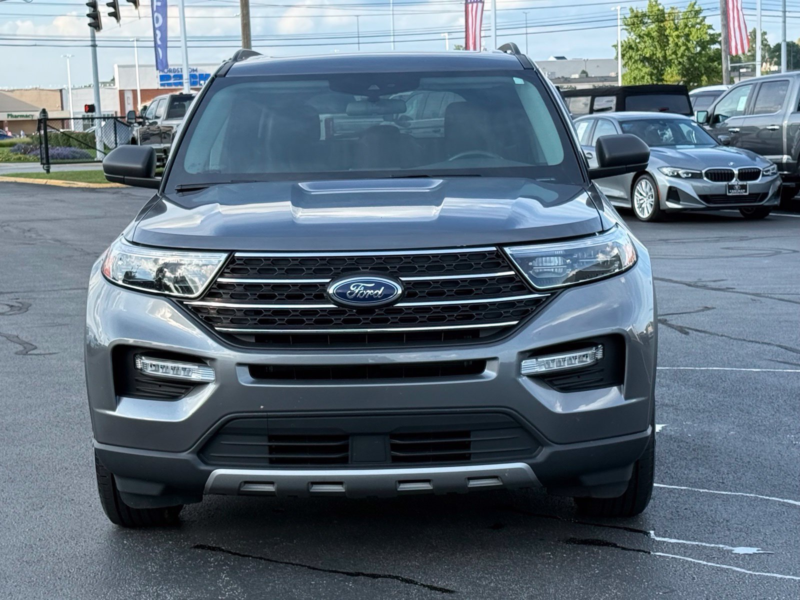 Used 2022 Ford Explorer XLT w/ Equipment Group 202A AWD/4WD image 9