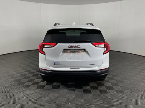 Used 2023 GMC Terrain SLE w/ Driver Convenience Package image 4