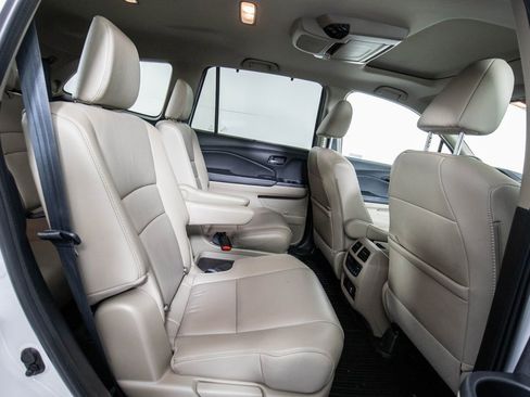 Used 2020 Honda Pilot Touring image 10