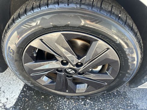 Used 2023 Hyundai Elantra SEL FWD image 3
