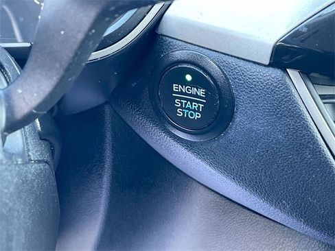 Used 2022 Ford Escape SE w/ SE Sport Appearance Package image 17