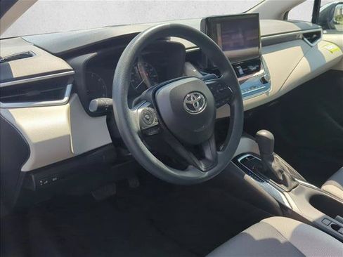 Used 2025 Toyota Corolla LE FWD image 9