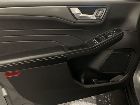 Used 2025 Ford Escape SE FWD image 16