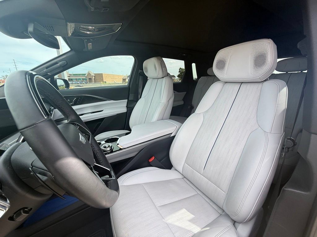 Certified 2024 Cadillac Lyriq Sport AWD/4WD image 28