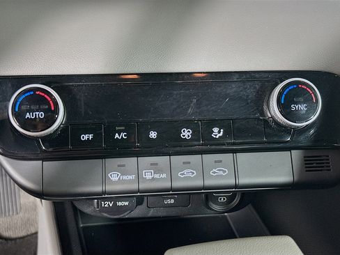 Used 2022 Hyundai Elantra SEL w/ Preferred Accessory Package FWD image 23