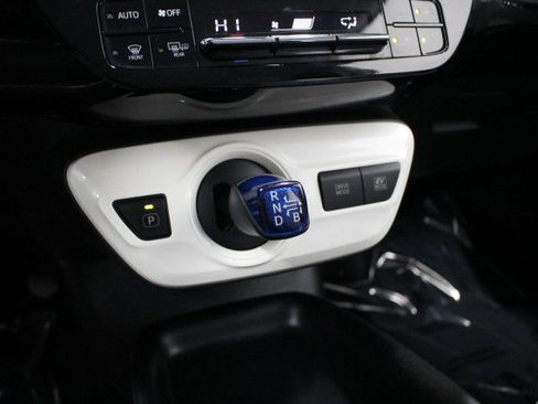 Used 2018 Toyota Prius Two image 19