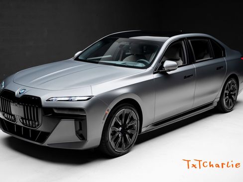 Used 2023 BMW i7 xDrive60 AWD/4WD image 1