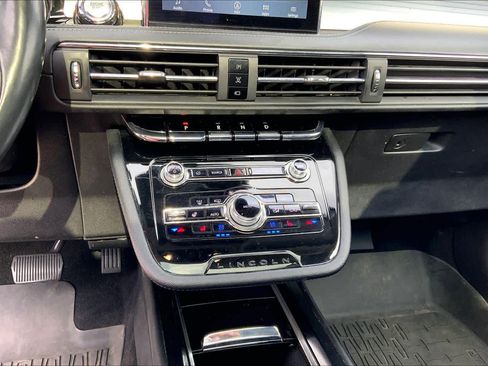 Used 2022 Lincoln Corsair AWD w/ Premium Package image 31