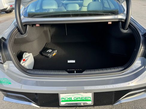 New 2025 Hyundai Sonata Limited image 28