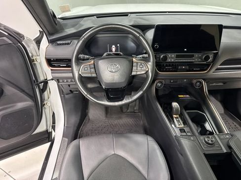 Used 2024 Toyota Grand Highlander AWD Hybrid image 18