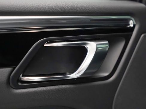 Certified 2026 Porsche Macan AWD/4WD image 28