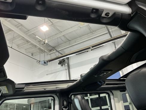 Used 2022 Jeep Wrangler Unlimited Sahara w/ Cold Weather Group image 10