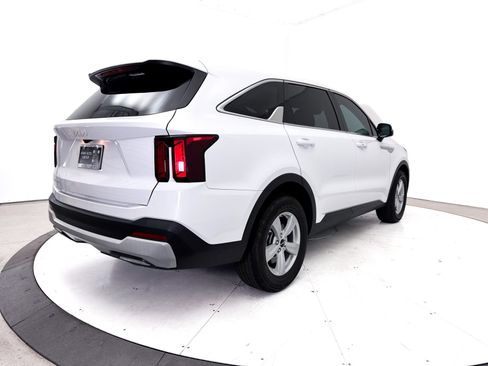 Used 2025 Kia Sorento LX FWD image 18