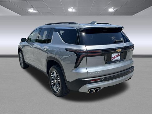 Used 2024 Chevrolet Traverse LT FWD image 5