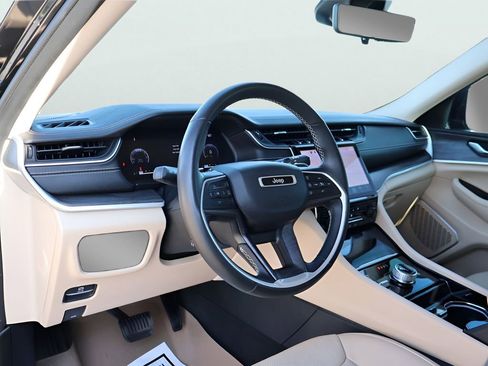 Used 2022 Jeep Grand Cherokee L Limited w/ Luxury Tech Group II image 21