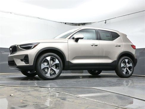New 2024 Volvo XC40 B5 Plus w/ Protection Package Premier image 26