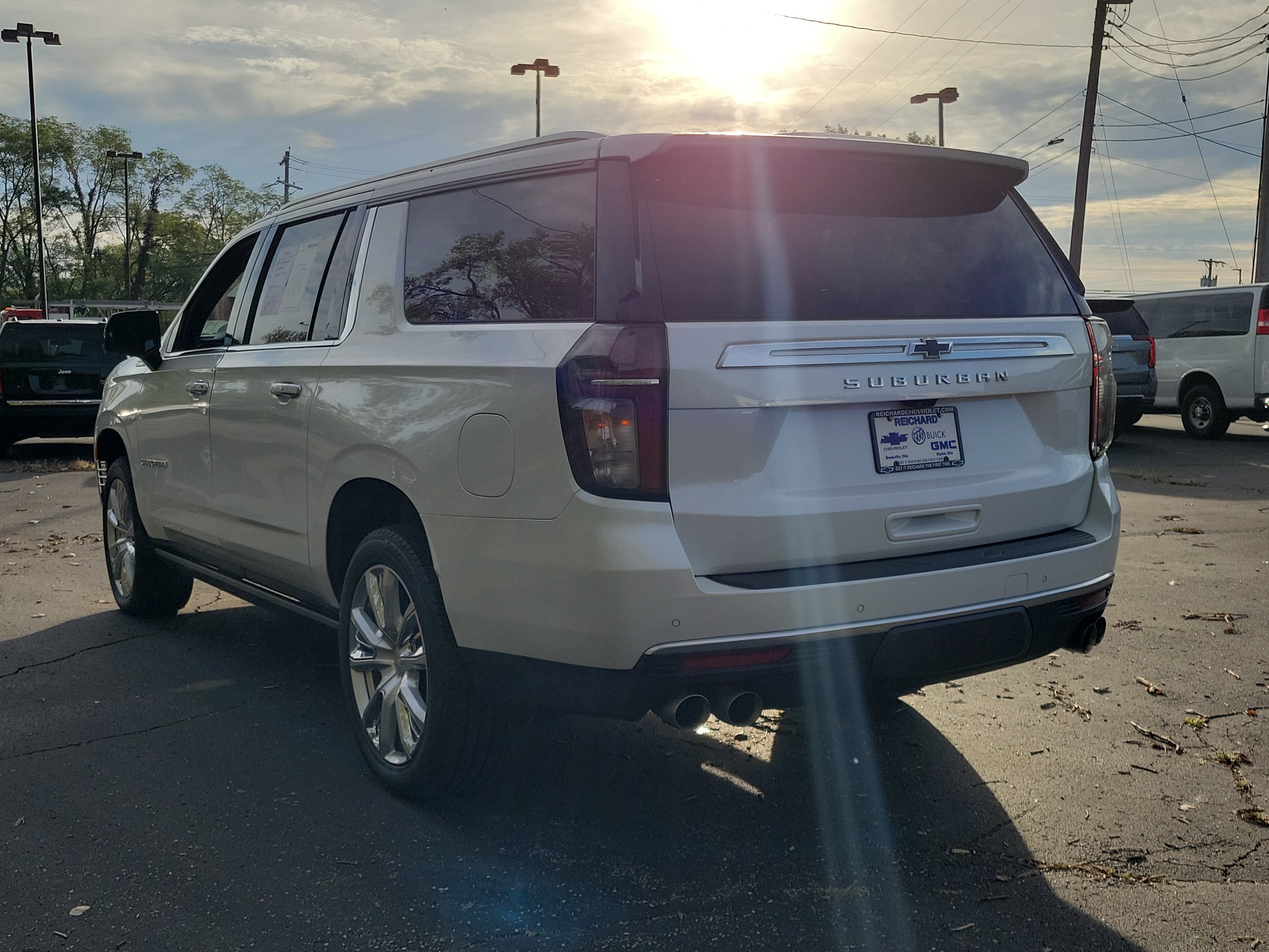 Used 2023 Chevrolet Suburban High Country AWD/4WD image 3