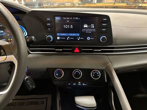 Used 2024 Hyundai Elantra SE image 38