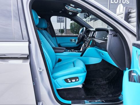 Used 2025 Rolls-Royce Cullinan Black Badge image 23