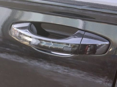 New 2026 Volkswagen Taos SEL image 8