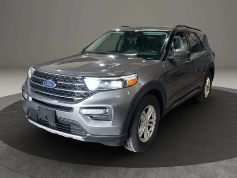Used 2021 Ford Explorer XLT w/ Equipment Group 202A AWD/4WD image 1