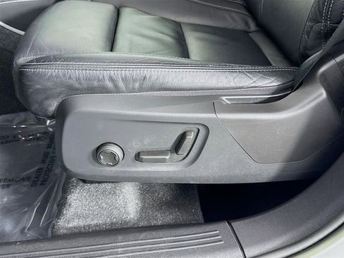 Used 2023 Volvo XC40 B4 Plus w/ Driver Assist Package image 22