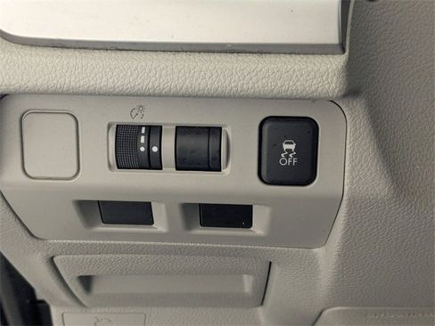 Used 2018 Subaru Forester 2.5i Premium w/ All-Weather Package image 15