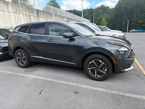 Used 2023 Kia Sportage LX AWD/4WD image 3