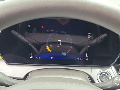 Used 2025 Chevrolet Trax LT FWD image 9