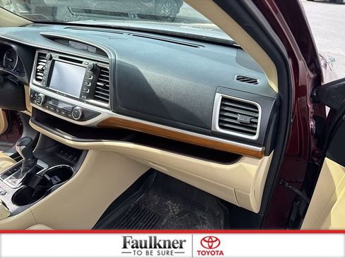 Certified 2018 Toyota Highlander Limited AWD/4WD image 16