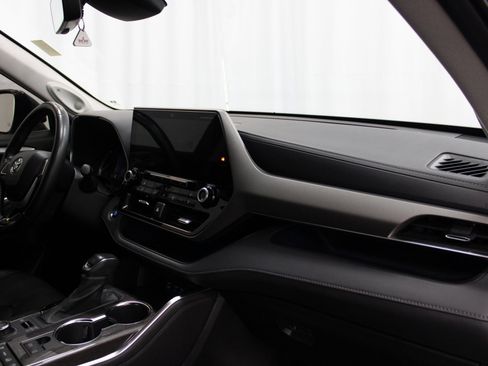 Used 2022 Toyota Highlander Limited image 29