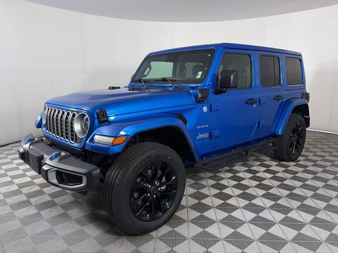 Used 2024 Jeep Wrangler Unlimited Sahara AWD/4WD image 3