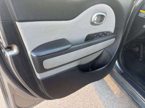 Used 2015 Kia Soul image 17