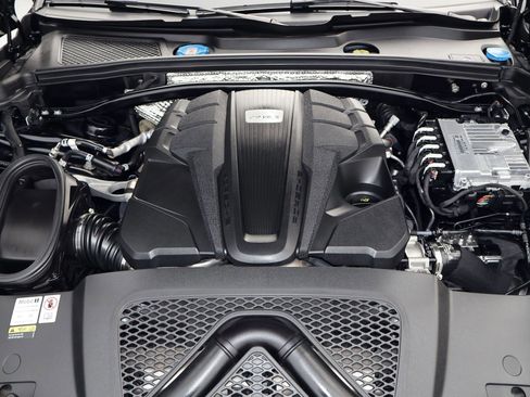 Certified 2022 Porsche Macan S image 27