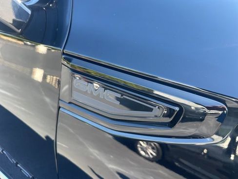 Used 2022 GMC Yukon XL Denali w/ Denali Premium Package image 12