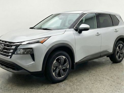 Used 2025 Nissan Rogue SV FWD image 3